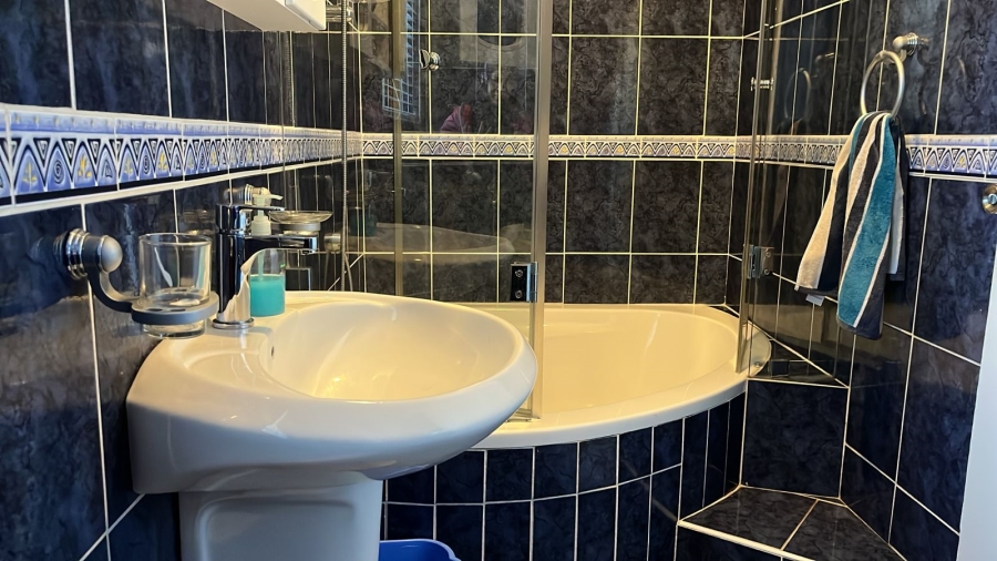  Bedroom Property for Sale in Cravenby Western Cape